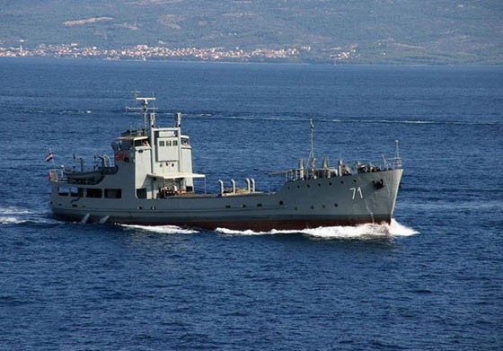 Tàu vận chuyển binh sĩ PS71 của Hải quân Philippines